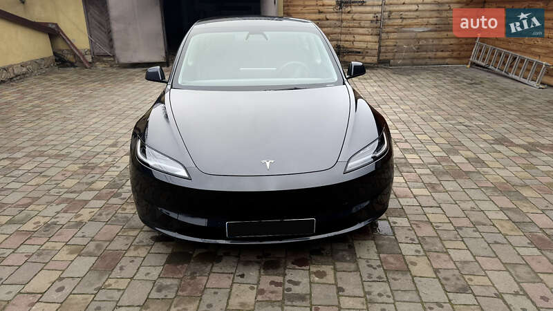 Седан Tesla Model 3 2024 в Кременці