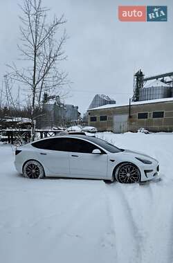Седан Tesla Model 3 2023 в Глухове