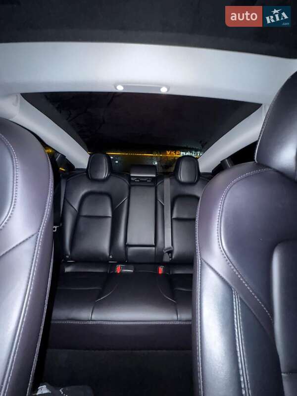 Седан Tesla Model 3 2021 в Великих Мостах