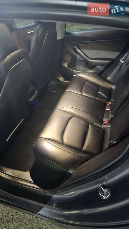 Седан Tesla Model 3 2021 в Великих Мостах