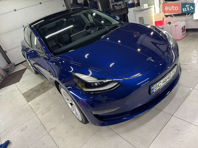 Седан Tesla Model 3 2022 в Львове