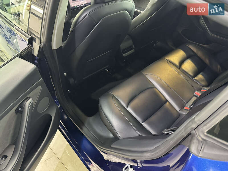 Седан Tesla Model 3 2022 в Львове