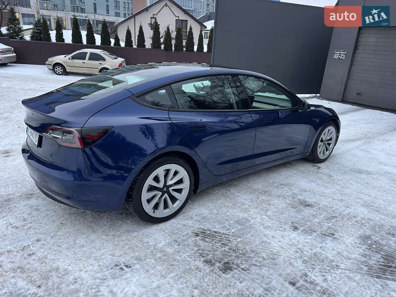 Седан Tesla Model 3 2022 в Львове