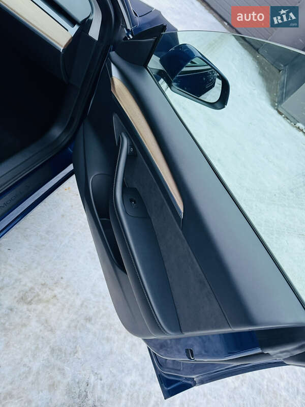 Седан Tesla Model 3 2022 в Львове