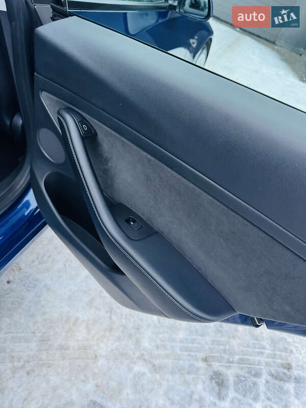 Седан Tesla Model 3 2022 в Львове