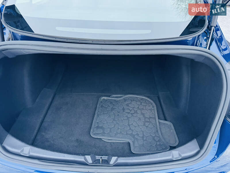 Седан Tesla Model 3 2022 в Львове