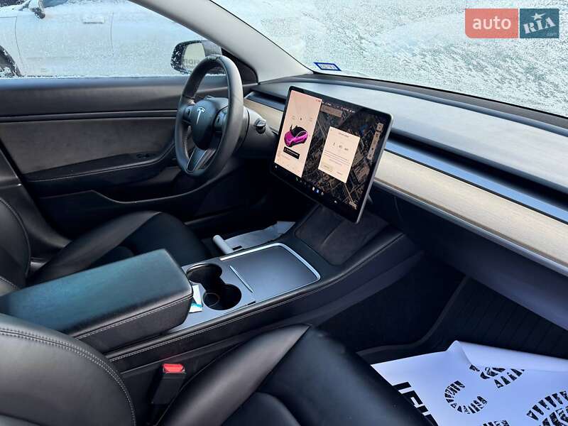 Седан Tesla Model 3 2021 в Луцке