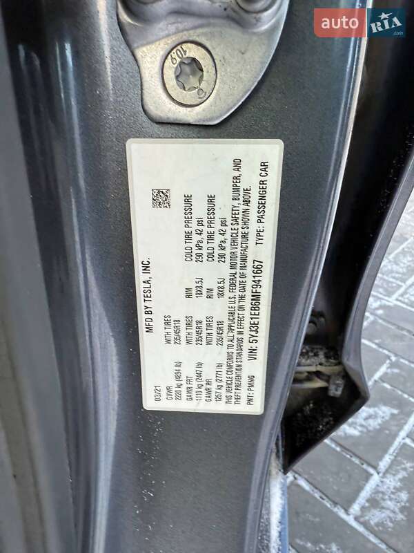 Седан Tesla Model 3 2021 в Луцке