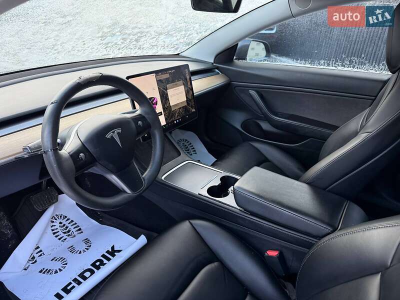 Седан Tesla Model 3 2021 в Луцке