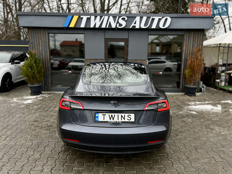 Седан Tesla Model 3 2023 в Одессе