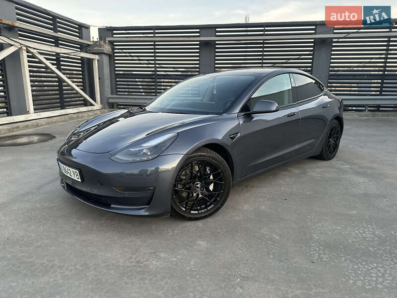 Седан Tesla Model 3 2022 в Киеве
