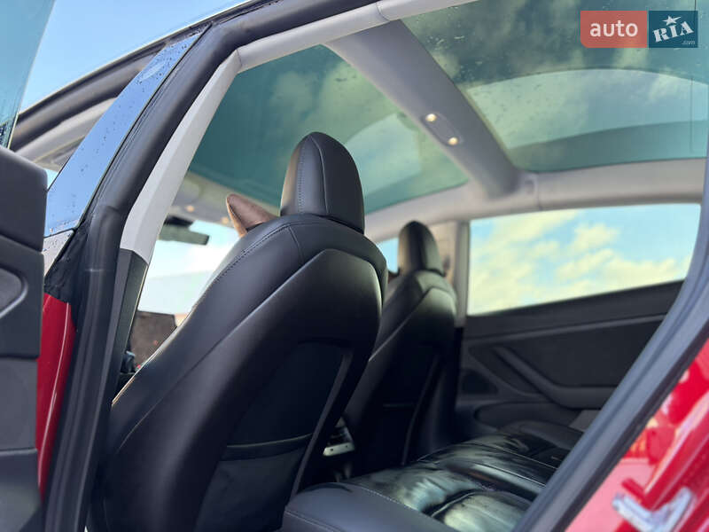 Седан Tesla Model 3 2020 в Киеве