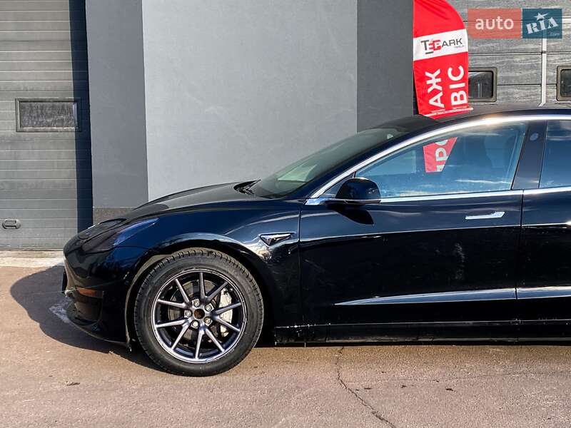 Седан Tesla Model 3 2019 в Киеве