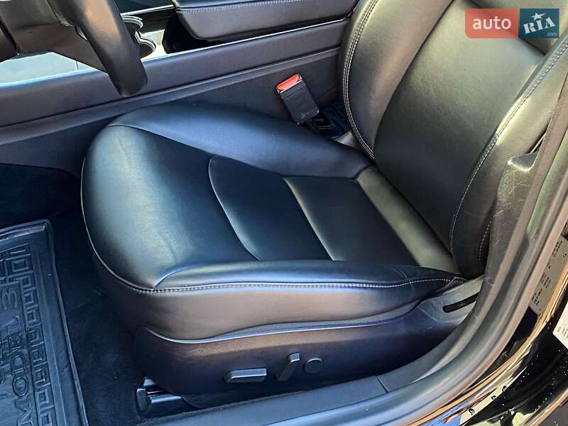 Седан Tesla Model 3 2019 в Киеве