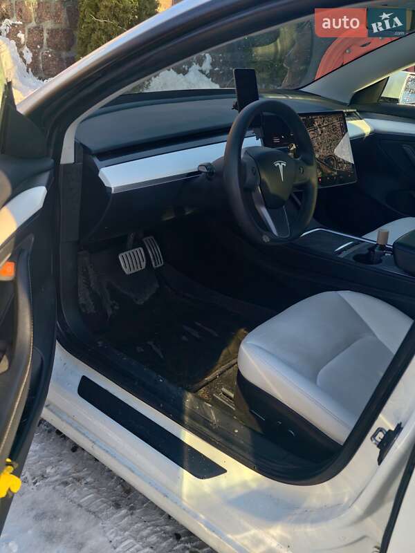 Седан Tesla Model 3 2022 в Кропивницькому