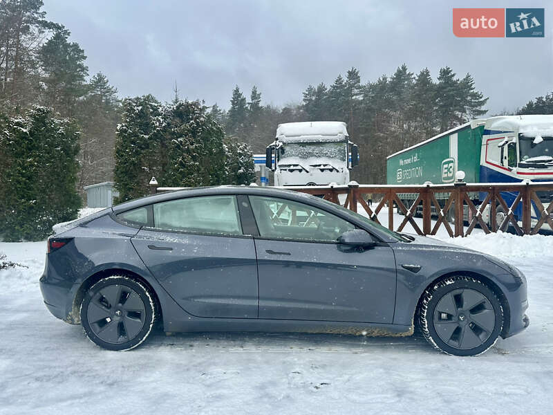 Седан Tesla Model 3 2022 в Львове