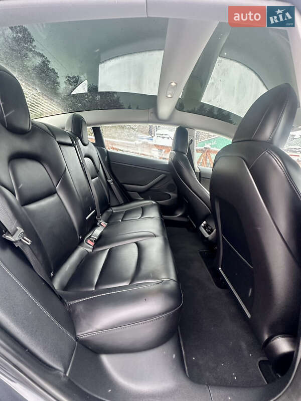 Седан Tesla Model 3 2022 в Львове