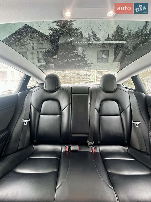 Седан Tesla Model 3 2022 в Львове