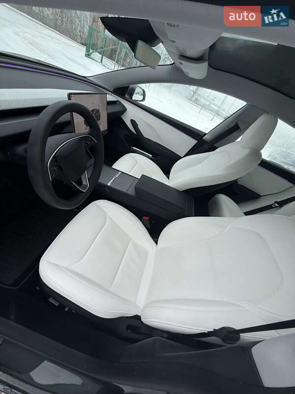 Седан Tesla Model 3 2025 в Киеве