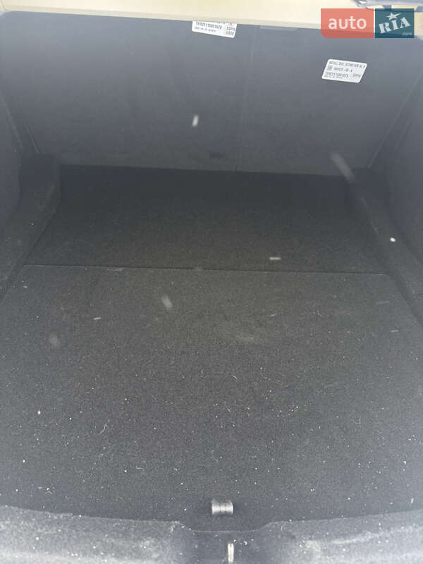 Седан Tesla Model 3 2025 в Киеве