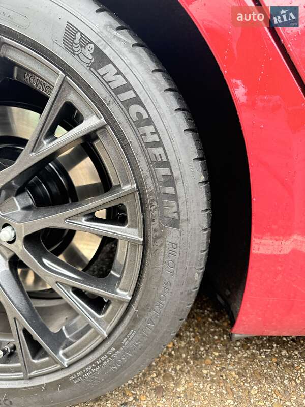 Седан Tesla Model 3 2018 в Чернівцях