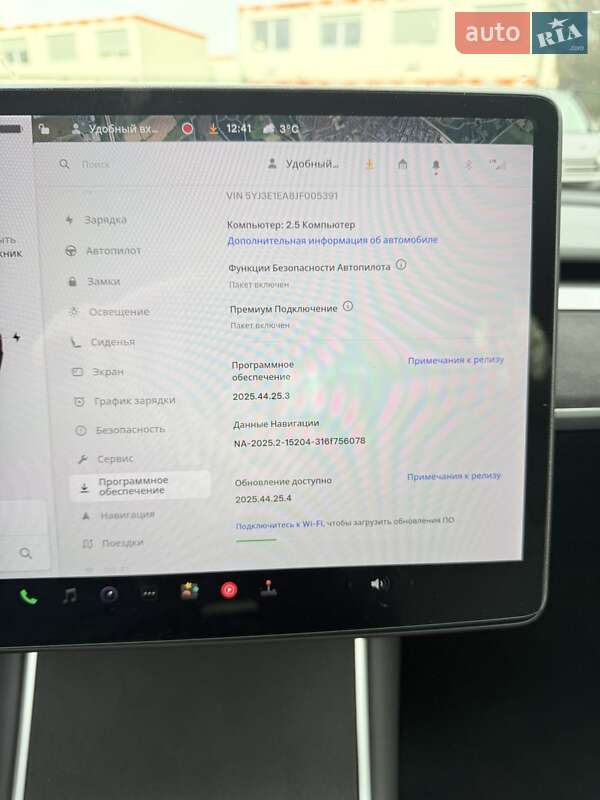 Седан Tesla Model 3 2018 в Чернівцях