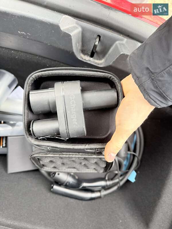 Седан Tesla Model 3 2018 в Чернівцях