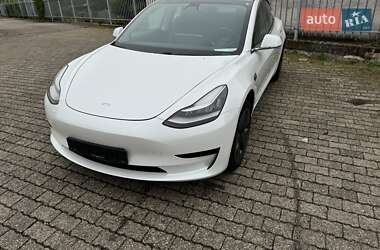 Седан Tesla Model 3 2019 в Львові
