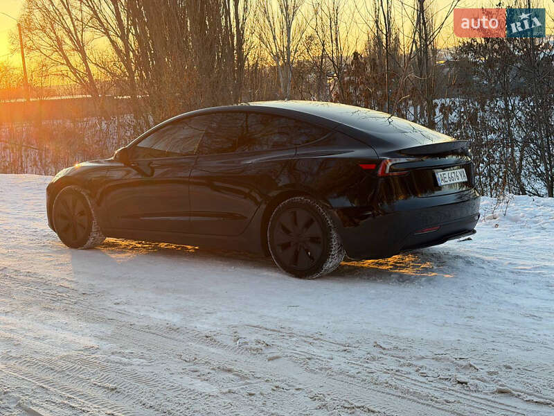 Седан Tesla Model 3 2024 в Днепре
