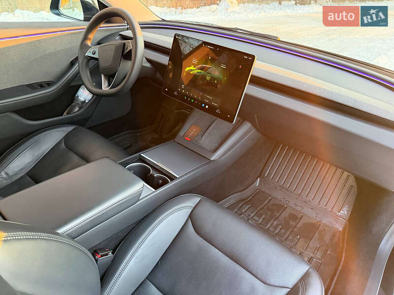 Седан Tesla Model 3 2024 в Днепре