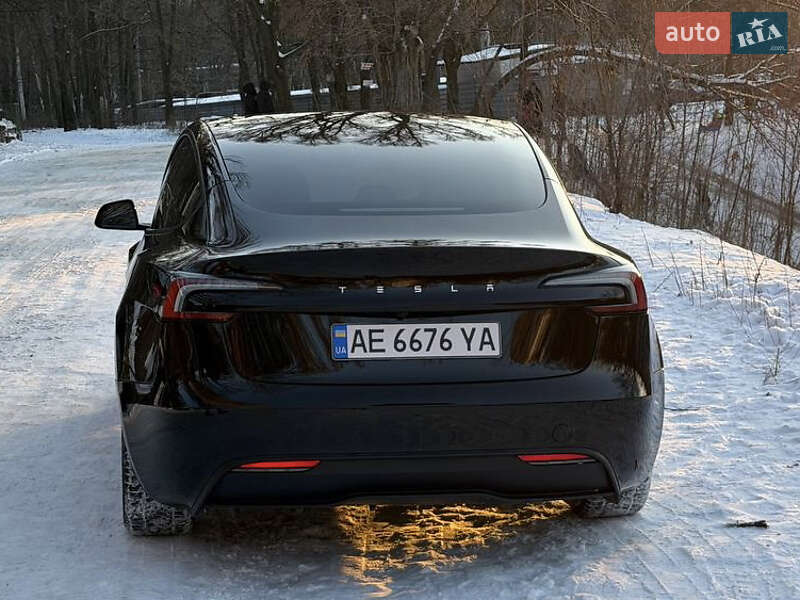 Седан Tesla Model 3 2024 в Днепре