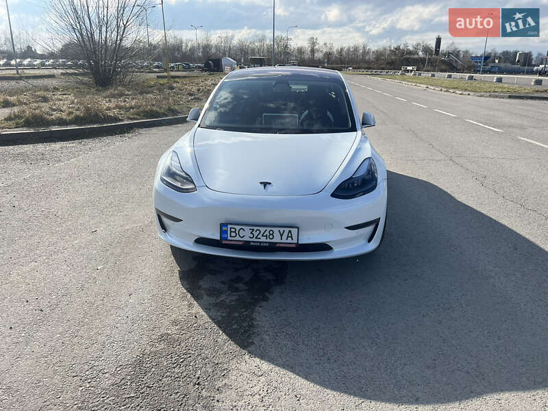 Седан Tesla Model 3 2018 в Львові