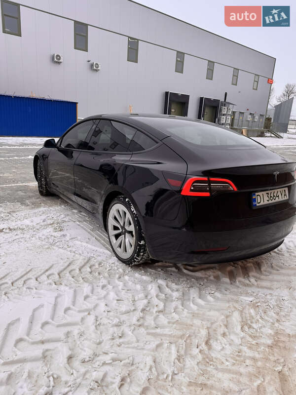 Седан Tesla Model 3 2022 в Дублянах