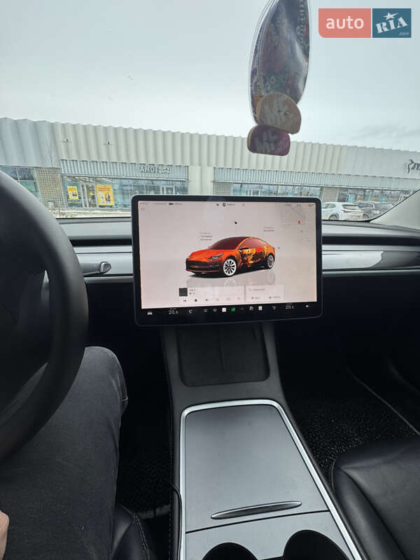 Седан Tesla Model 3 2022 в Дублянах