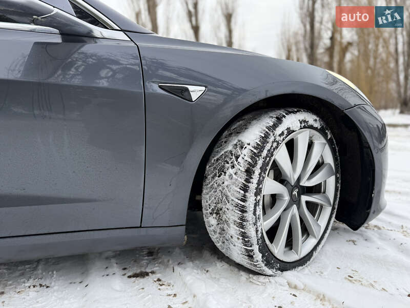 Седан Tesla Model 3 2018 в Житомирі