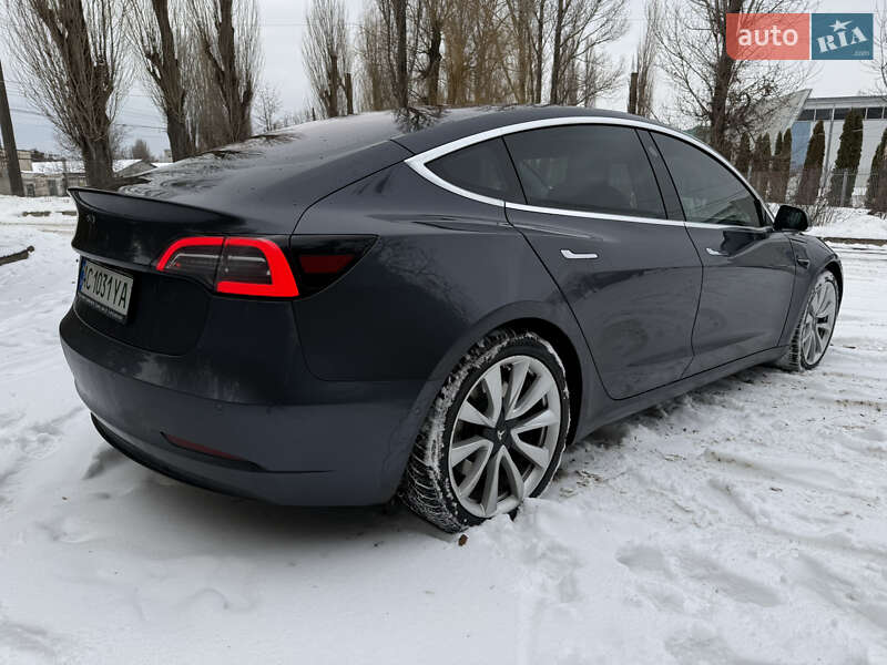 Седан Tesla Model 3 2018 в Житомирі
