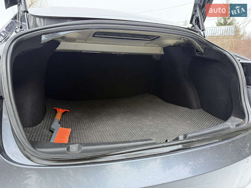 Седан Tesla Model 3 2018 в Житомирі