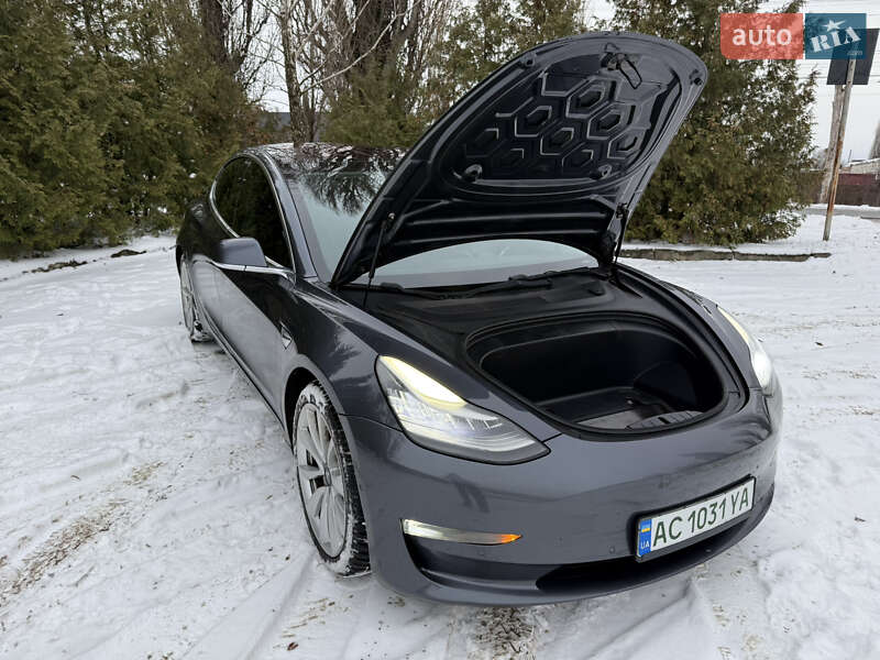 Седан Tesla Model 3 2018 в Житомирі