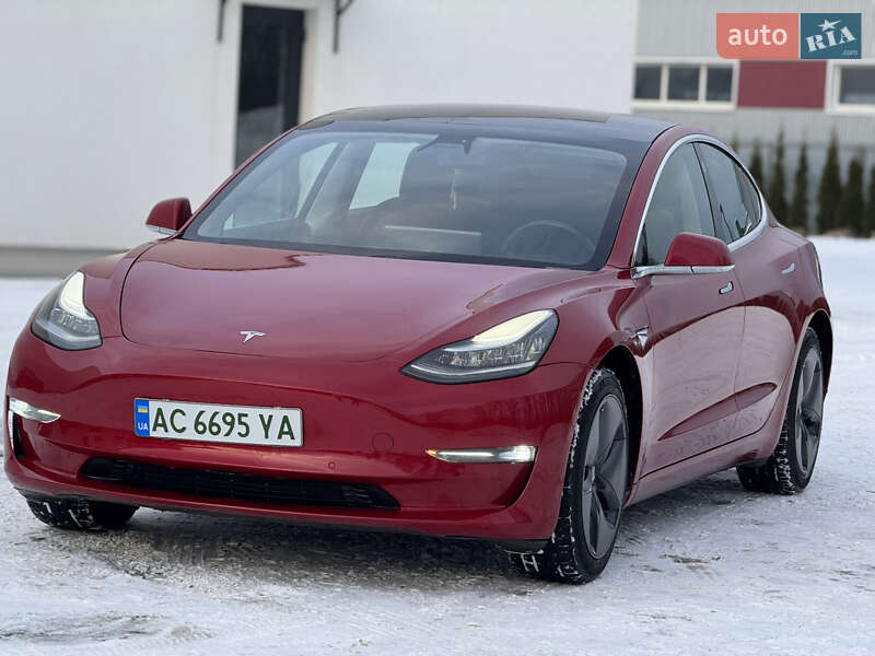 Седан Tesla Model 3 2019 в Луцке