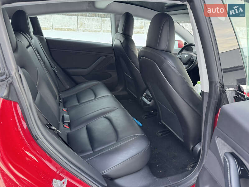 Седан Tesla Model 3 2019 в Луцке