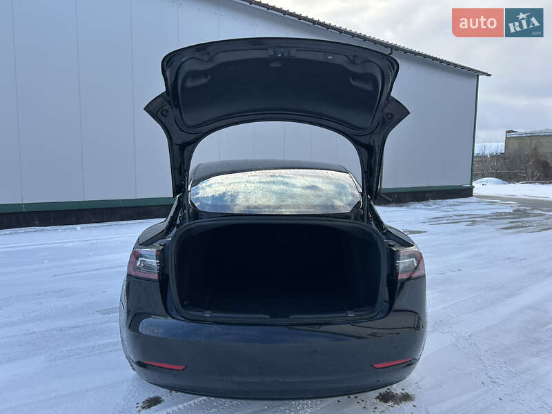 Седан Tesla Model 3 2020 в Виннице