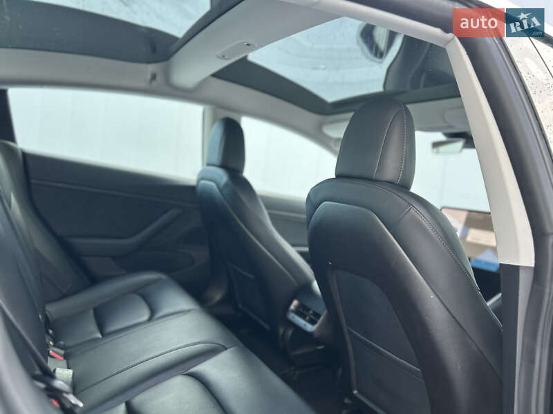 Седан Tesla Model 3 2020 в Виннице