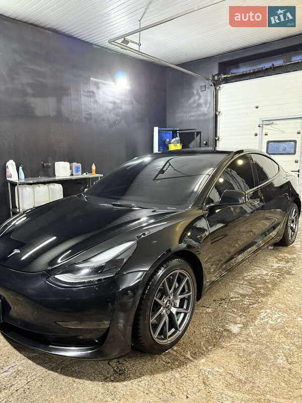 Седан Tesla Model 3 2021 в Каменском