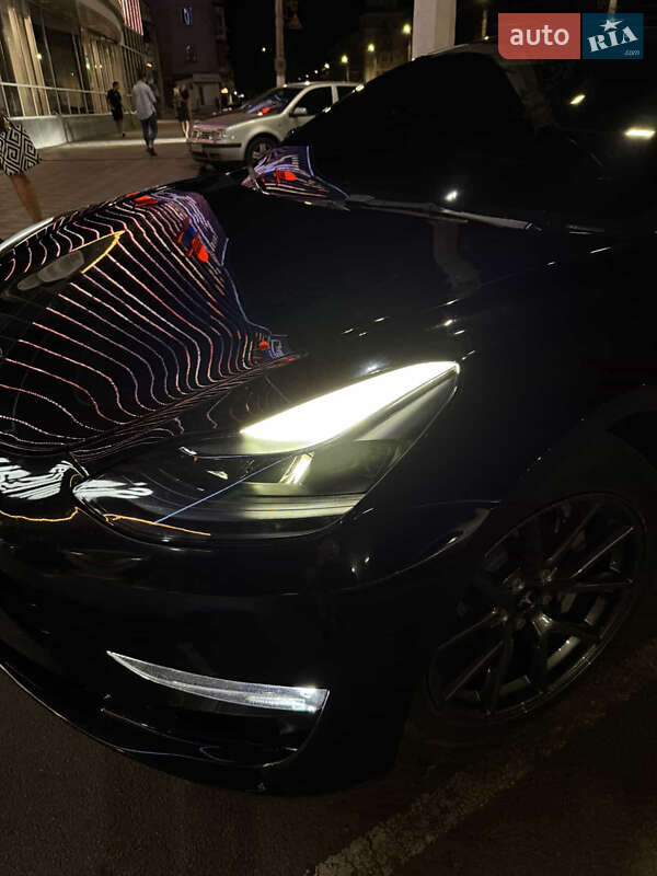 Седан Tesla Model 3 2021 в Каменском