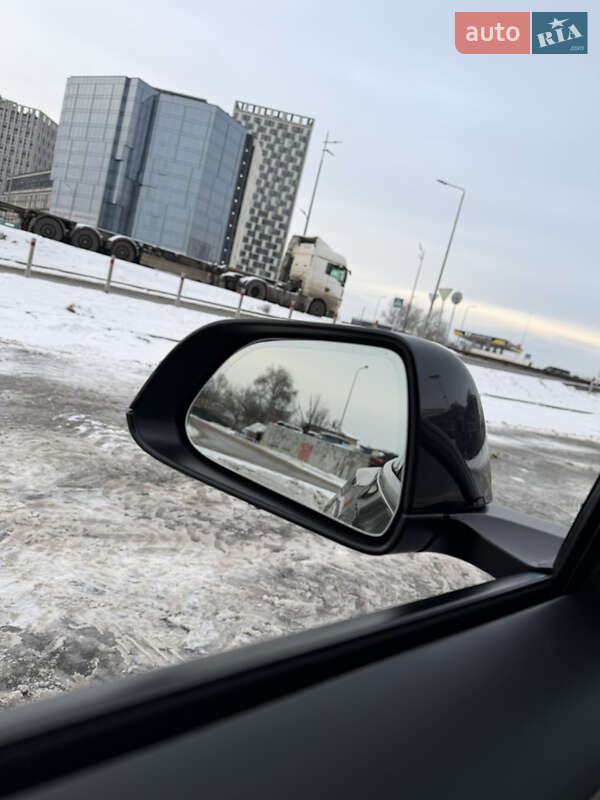 Седан Tesla Model 3 2023 в Киеве