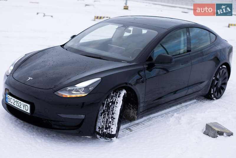 Седан Tesla Model 3 2021 в Львове