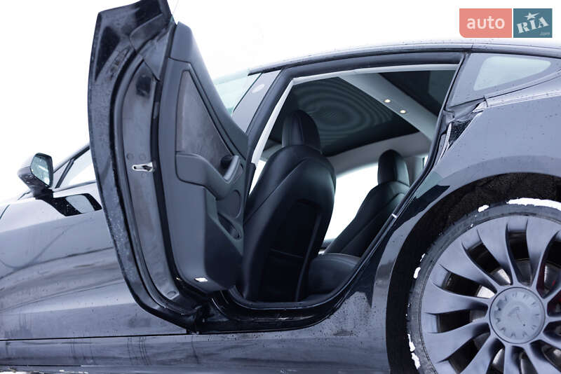 Седан Tesla Model 3 2021 в Львове