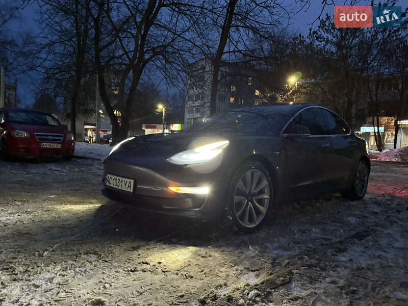 Седан Tesla Model 3 2018 в Житомирі