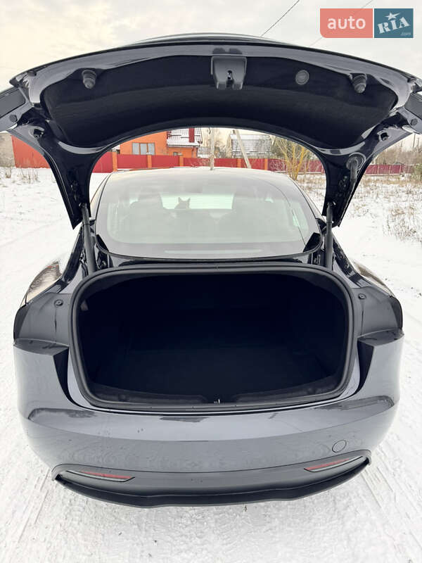 Седан Tesla Model 3 2024 в Костополе