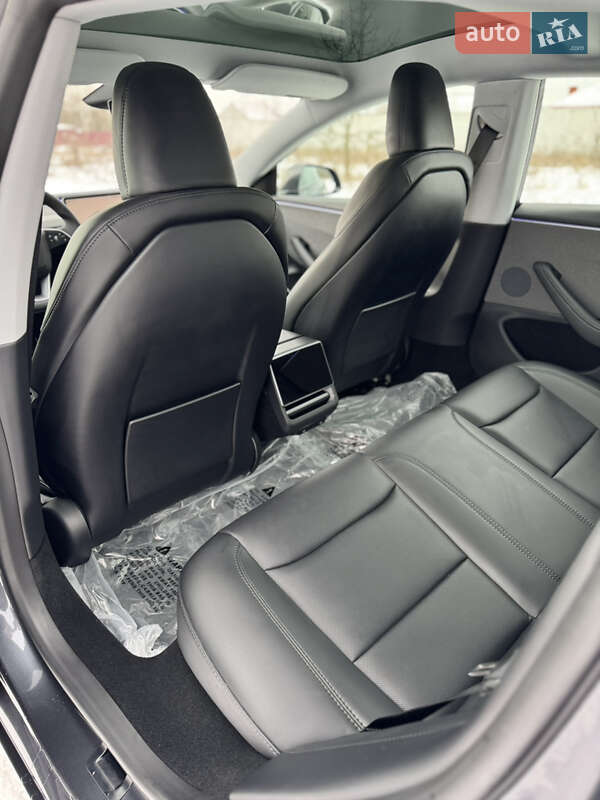 Седан Tesla Model 3 2024 в Костополе